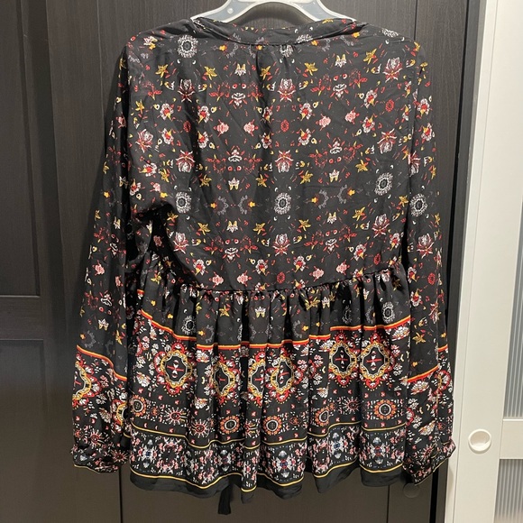 NWOT Multicolor Blouse - Picture 2 of 3
